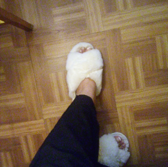 Fur slippers - Picture 3 of 3